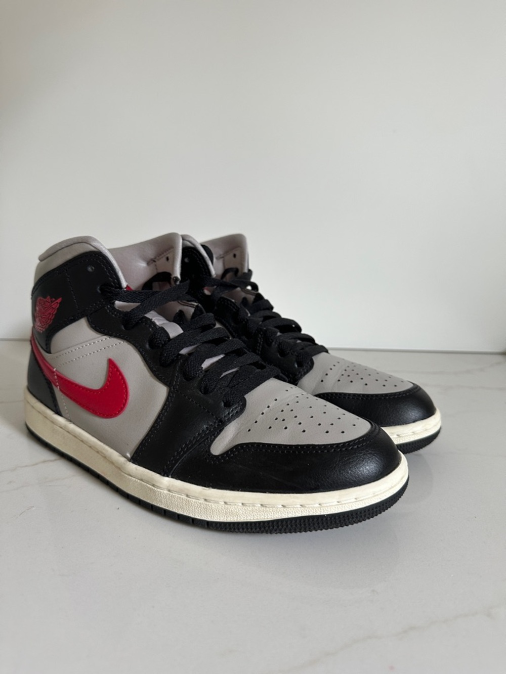 Jordan 1 High-Top - Black, Gray & Red